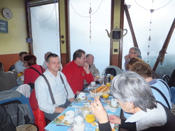 Randonnée Raquettes avec Les Vadrouilleurs du Val du Cher à Super Besse 09 février 2013